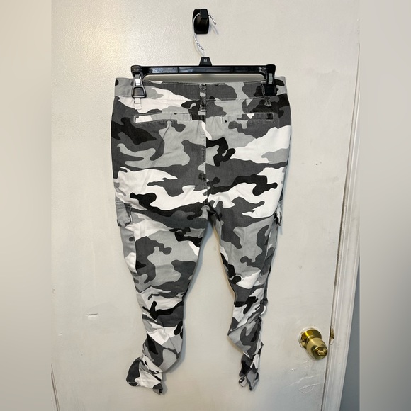 KREAMY CASUAL WHITE CAMO PANTS - Picture 7 of 10
